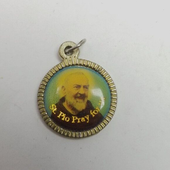 Vintage Saint Pio Pray for Us Portrait Pendant, Round Religious Charm, Estaet - Picture 5 of 5